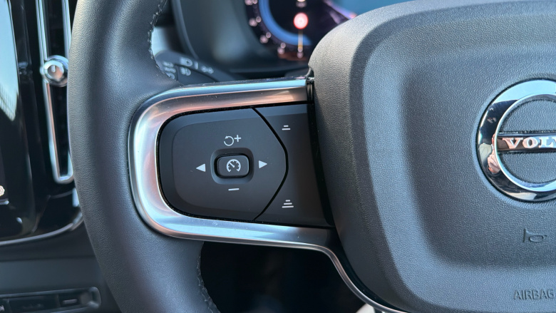 Volvo XC40 2.0 B3P Plus Dark 5dr Auto Petrol Estate